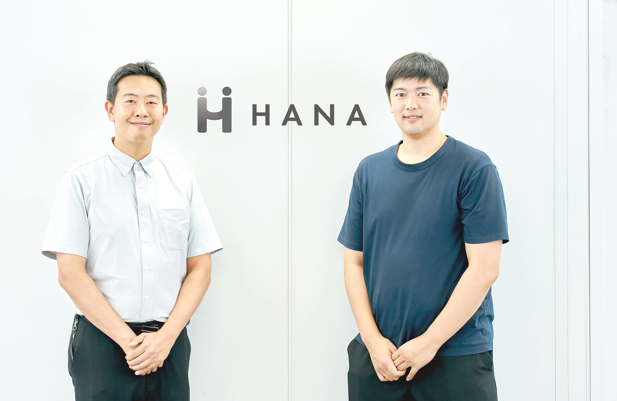 笑顔の男性社員たち