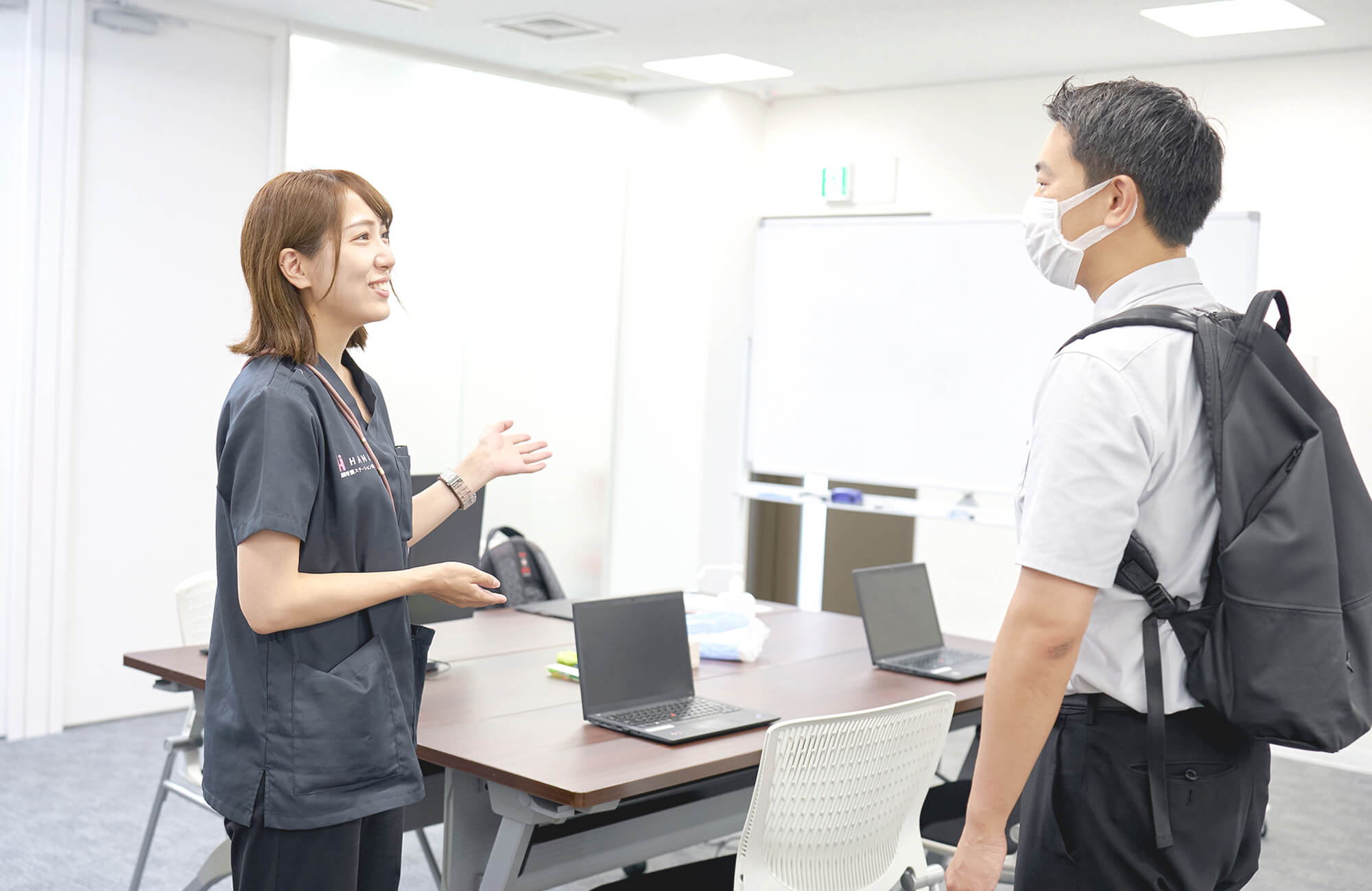 職場見学の様子