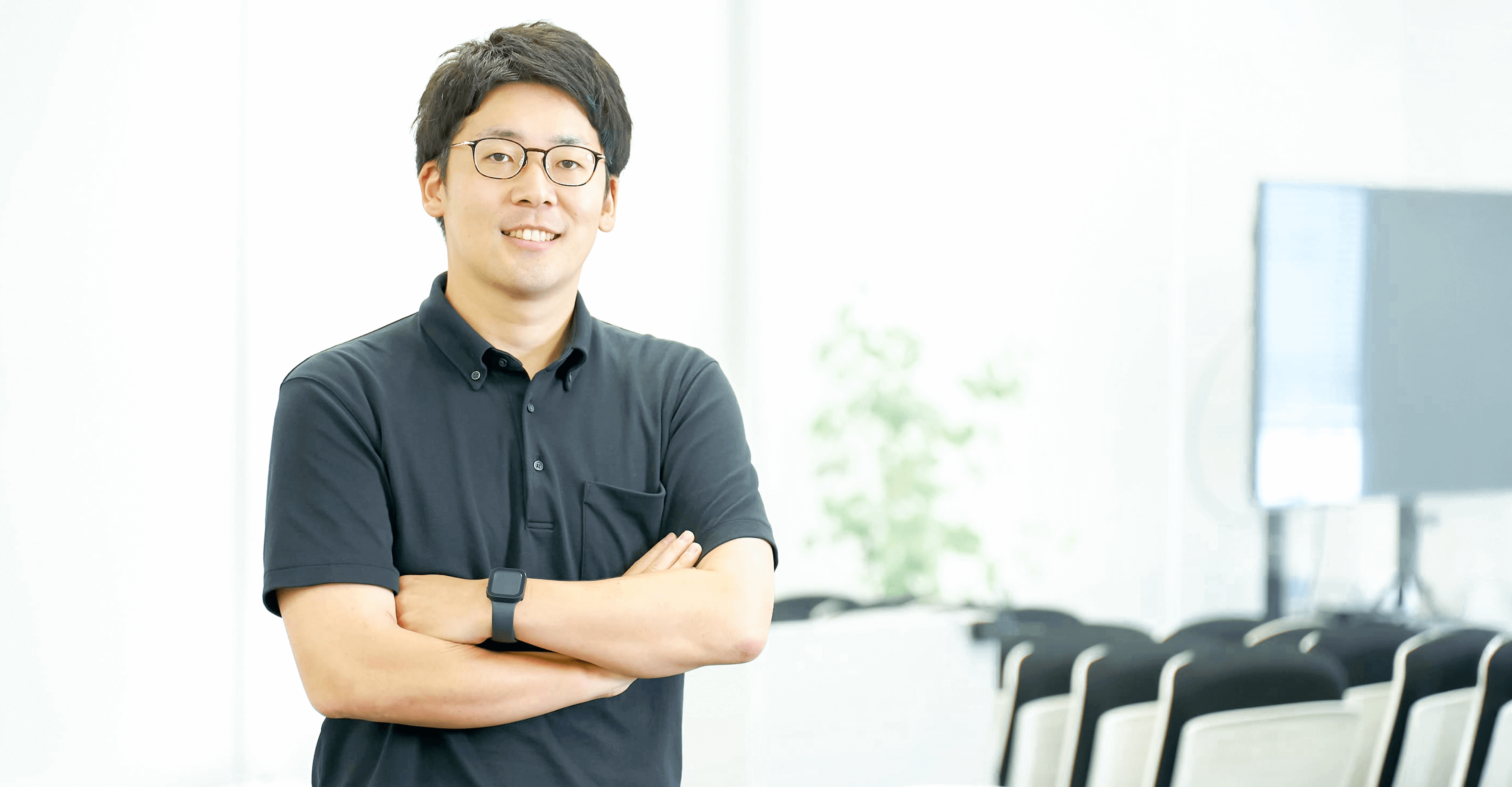 カメラ目線のレセプト課の男性